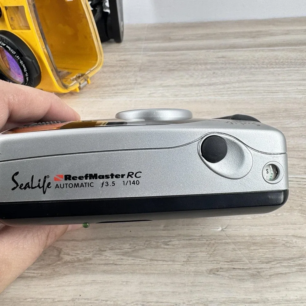 SeaLife ReefMaster‎ RC SL201 35mm Underwater Film Camera Housing Strobe